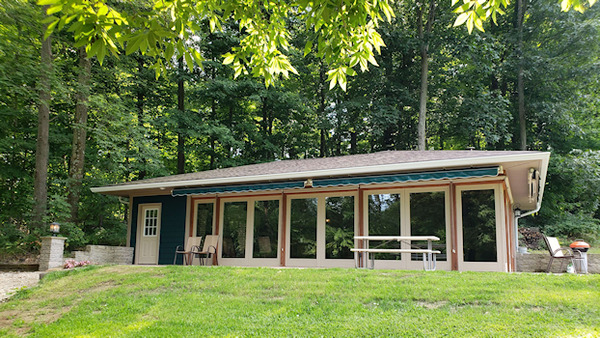 Three Oaks Vineyard LLC