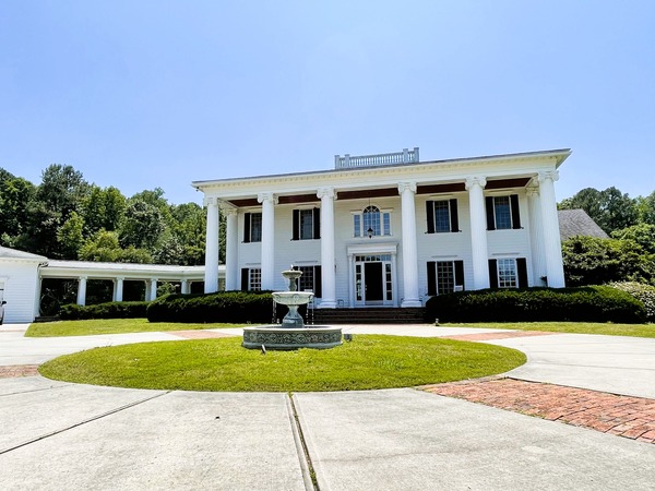 Realty Rhythm, LLC's The Valora Oak