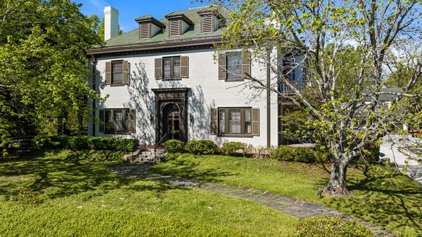 Morehead Manor Bed and Breakfast