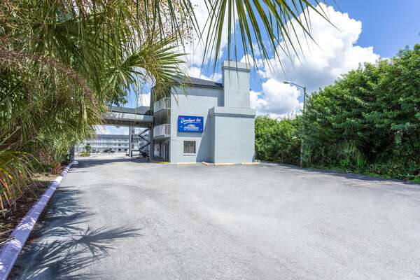 Howard Johnson by Wyndham Orlando Lake Buena Vista South