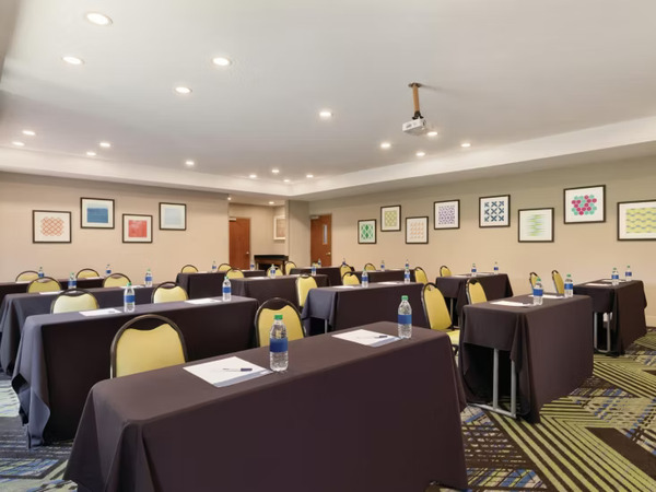 Holiday Inn Express & Suites Lavonia