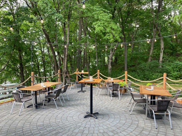 Birch's on the Lake Brewhouse & Supperclub