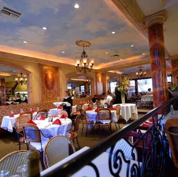 C'est La Vie Restaurant