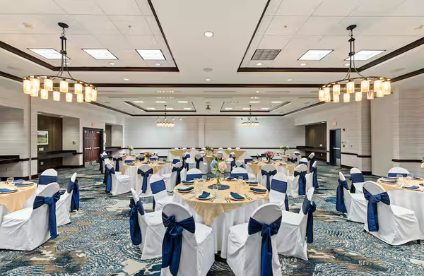 DoubleTree by Hilton Front Royal Blue Ridge Shadows