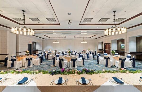 DoubleTree by Hilton Front Royal Blue Ridge Shadows