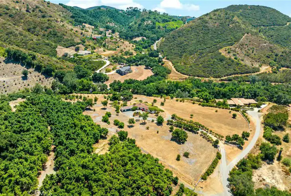 Panorama Paradiso Villa by Casa De Luz