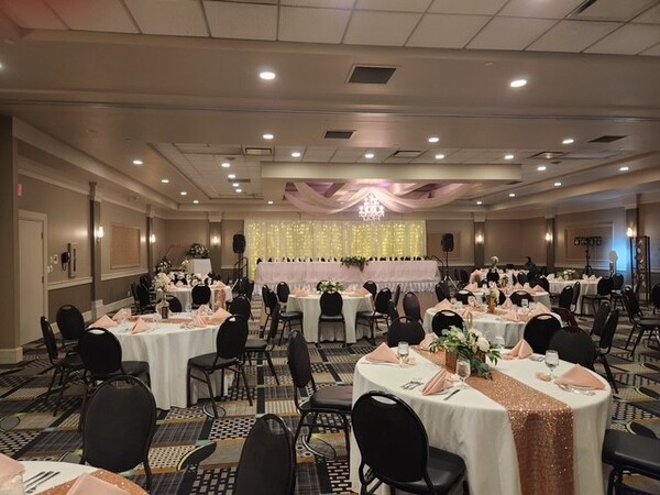 Royal Hotel Edmonton Airport