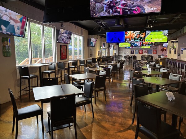 Mudpuppies Sports Bar & Grill