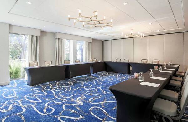 DoubleTree by Hilton Hotel Austin - University Area