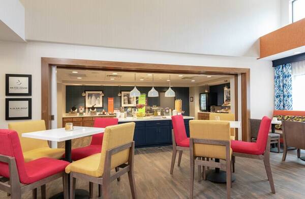 Hampton Inn & Suites