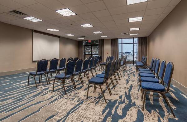 DoubleTree by Hilton New Bern - Riverfront