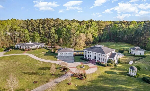 Realty Rhythm, LLC's The Valora Oak