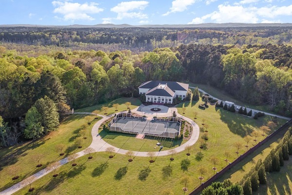 Realty Rhythm, LLC's The Valora Oak