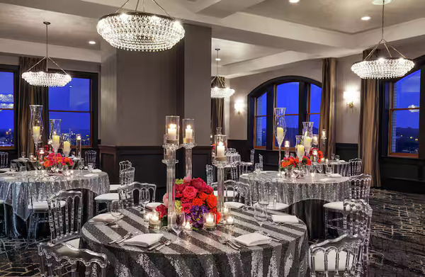 DoubleTree by Hilton Youngstown Downtown