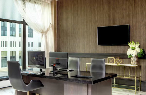 DoubleTree by Hilton Youngstown Downtown