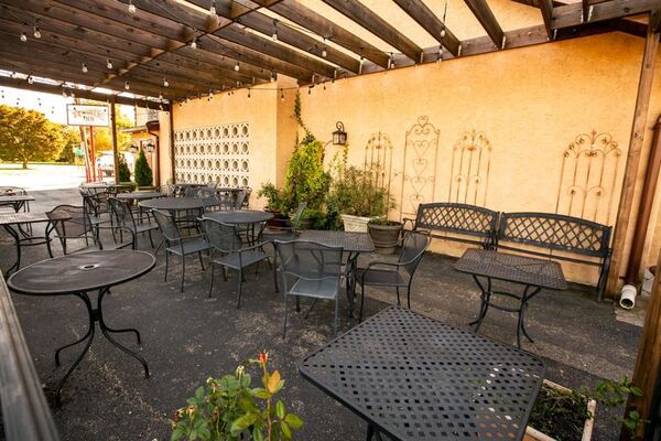 DeThomasi's Five Points Inn