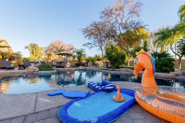 Peoria Pool House Resort