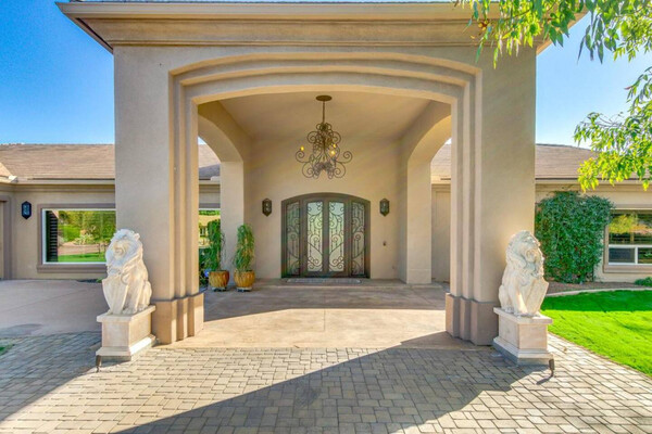 Peoria Pool House Resort