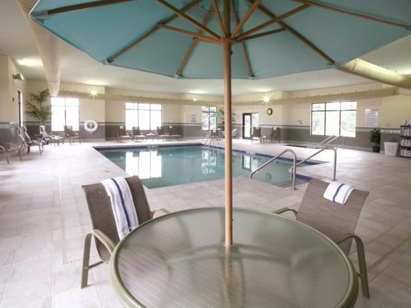 Holiday Inn Express & Suites Madison-Verona