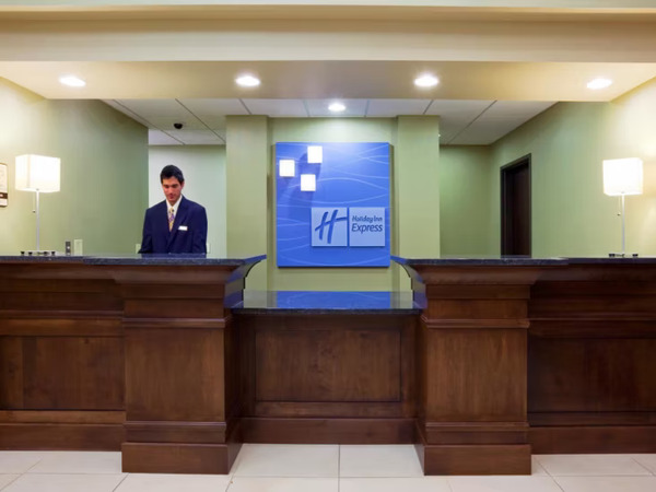 Holiday Inn Express & Suites Madison-Verona