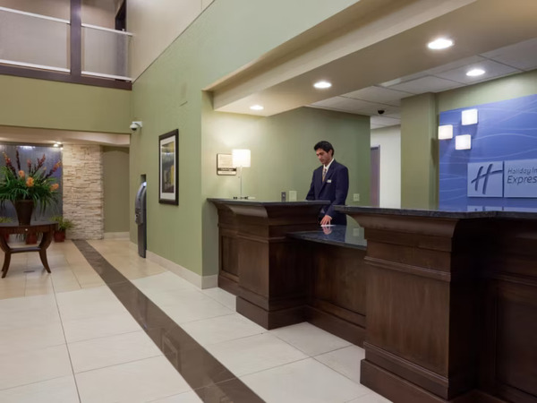 Holiday Inn Express & Suites Madison-Verona