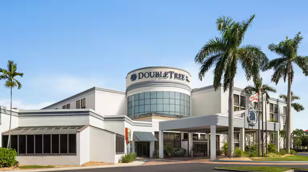 DoubleTree By Hilton Fort Myers at Bell Tower Shops