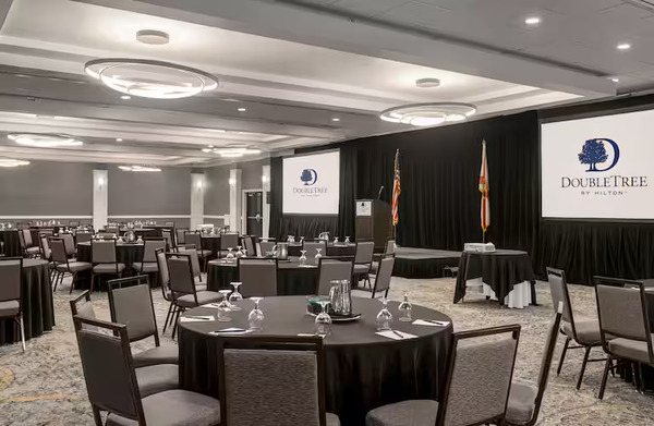 DoubleTree By Hilton Fort Myers at Bell Tower Shops