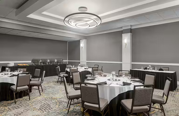 DoubleTree By Hilton Fort Myers at Bell Tower Shops