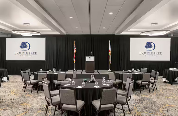 DoubleTree By Hilton Fort Myers at Bell Tower Shops