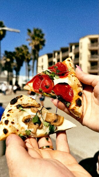 Waves&Slices Neapolitan Pizza