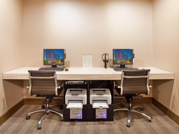 Holiday Inn Vancouver Centre