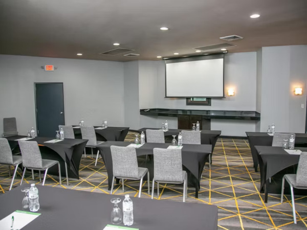 Holiday Inn New Orleans West Bank Tower