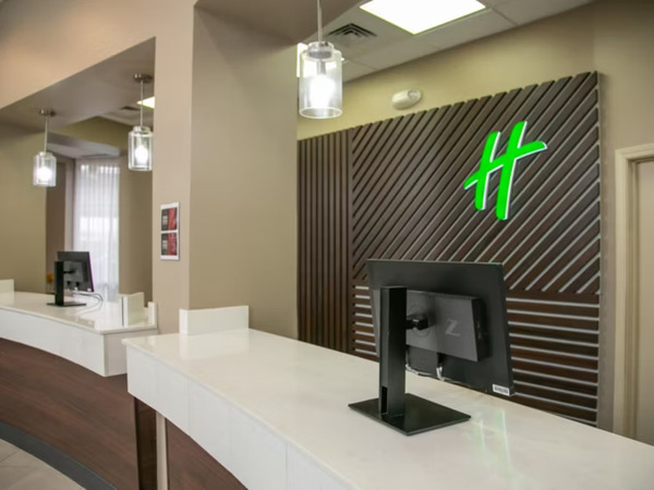 Holiday Inn New Orleans West Bank Tower