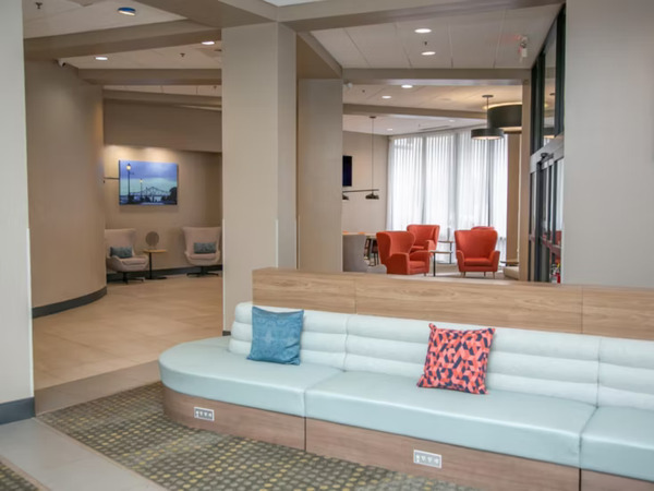 Holiday Inn New Orleans West Bank Tower