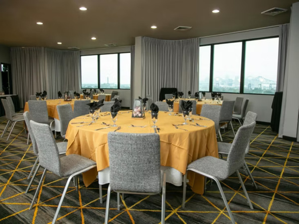 Holiday Inn New Orleans West Bank Tower