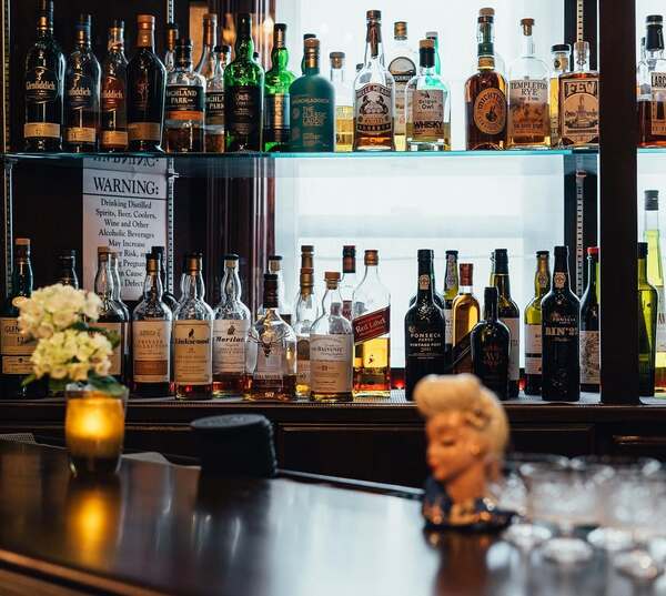 Neighbourgood Sutter Mansion