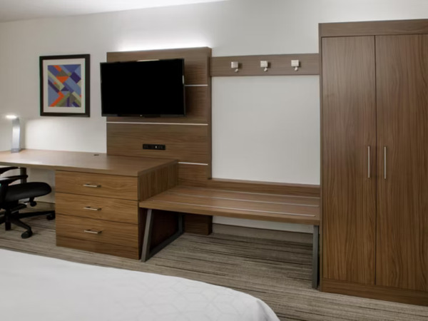 Holiday Inn Express & Suites San Jose Airport