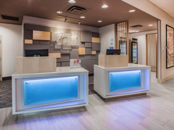 Holiday Inn Express & Suites San Jose Airport