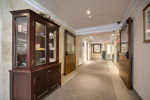 Monte Carlo Inn Oakville Suites