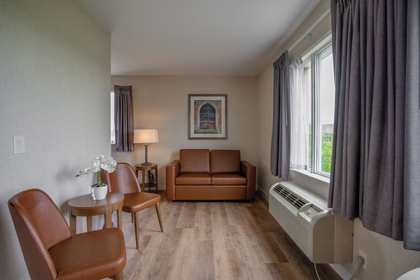 Monte Carlo Inn Oakville Suites