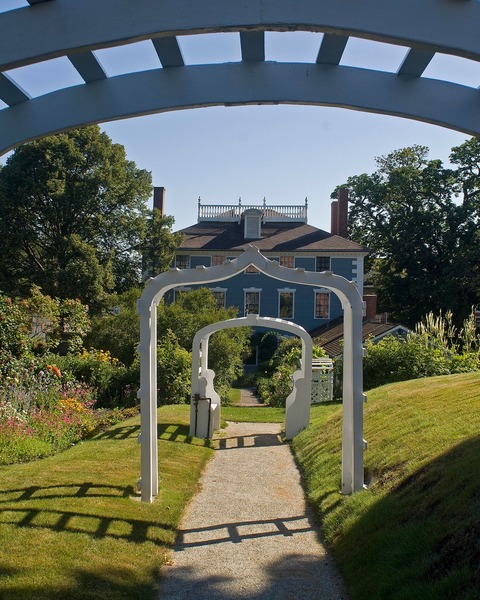 Moffatt-Ladd House & Garden
