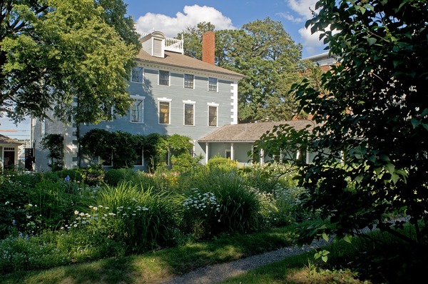 Moffatt-Ladd House & Garden