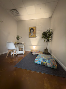 Cozy & Chic Studio/ Meeting Room