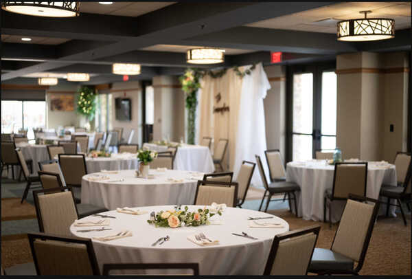 Echo Bluff State Park Lodge