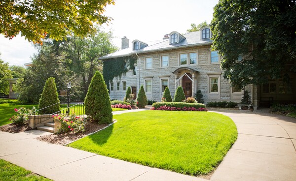 St. Paul College Club