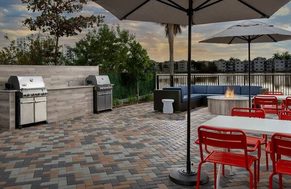 Home2 | Tru by Hilton Miami Airport Blue Lagoon