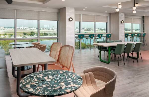 Home2 | Tru by Hilton Miami Airport Blue Lagoon