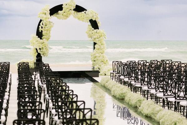 The Sunny Hotel, Curio Collection by Hilton