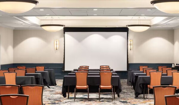 DoubleTree by Hilton Hotel Hartford - Bradley Airport