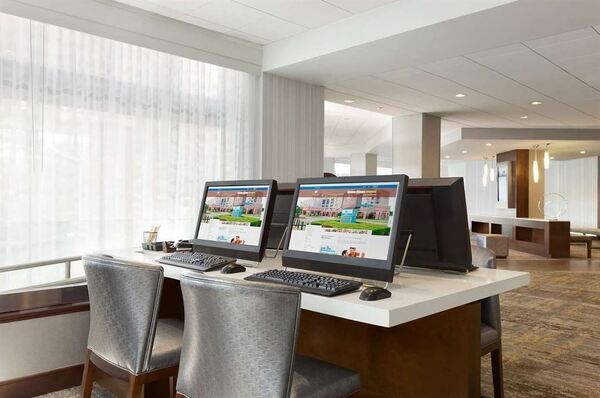 DoubleTree by Hilton Hotel Hartford - Bradley Airport